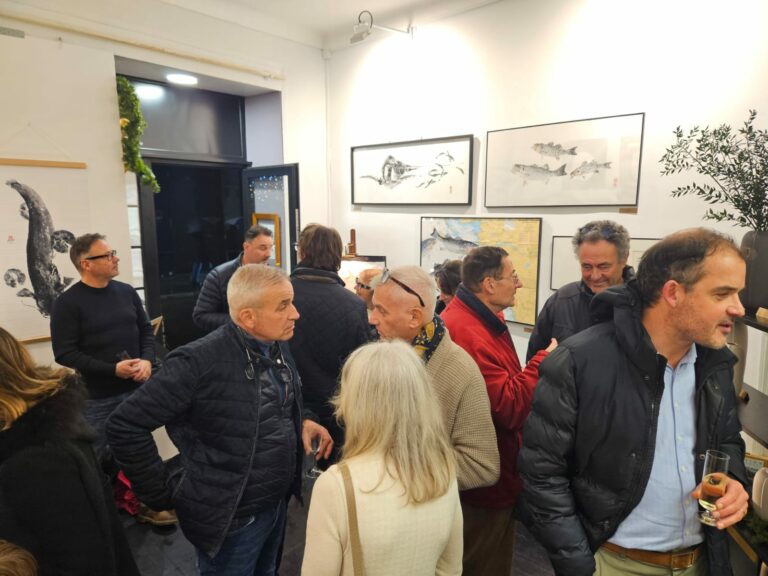 Visiteurs de l'exposition de la Galerie Morphose