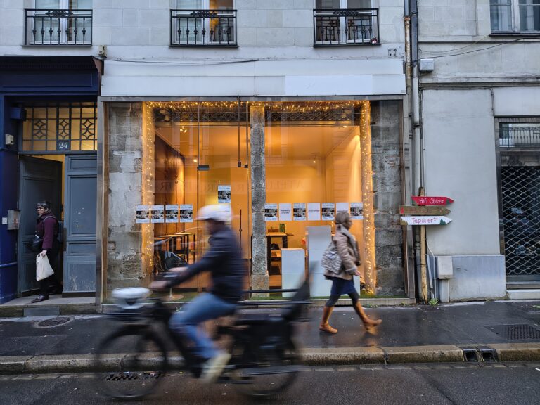 Vue d'ensemble du local de la Galerie Morphose à Nantes